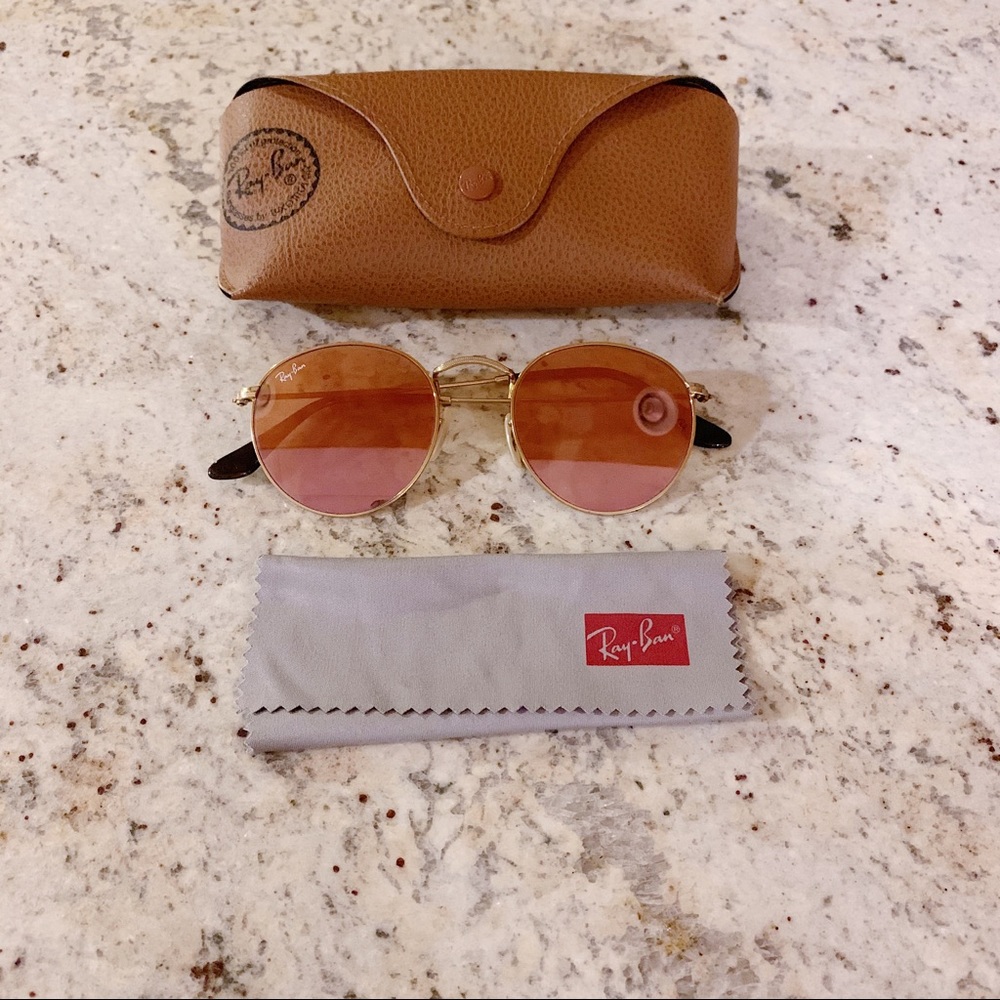 Pink “Round Metal Classic” Ray-Bans